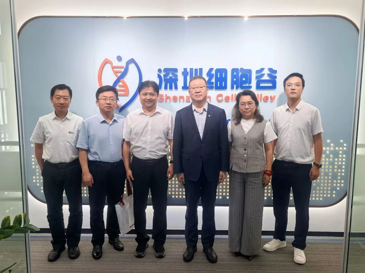 中国医药董事长杨光一行到访深圳z6com时凯集团考察研讨